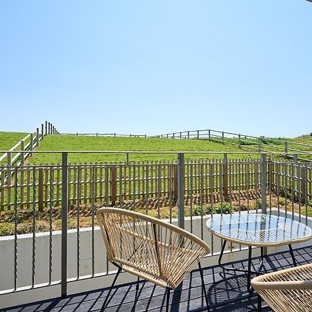 Spacious 1 Bed Apt - Stunning Views & Private Parking - 5 Mins To Beach - Dog Friendly - Close To Ventnor, Shanklin & Sandown - Ideal For Friends, Families & Business Travellers - Sleeps Up To 4 Guests - Managed By "Greenstay Serviced Accommodation" Bonchurch Esterno foto