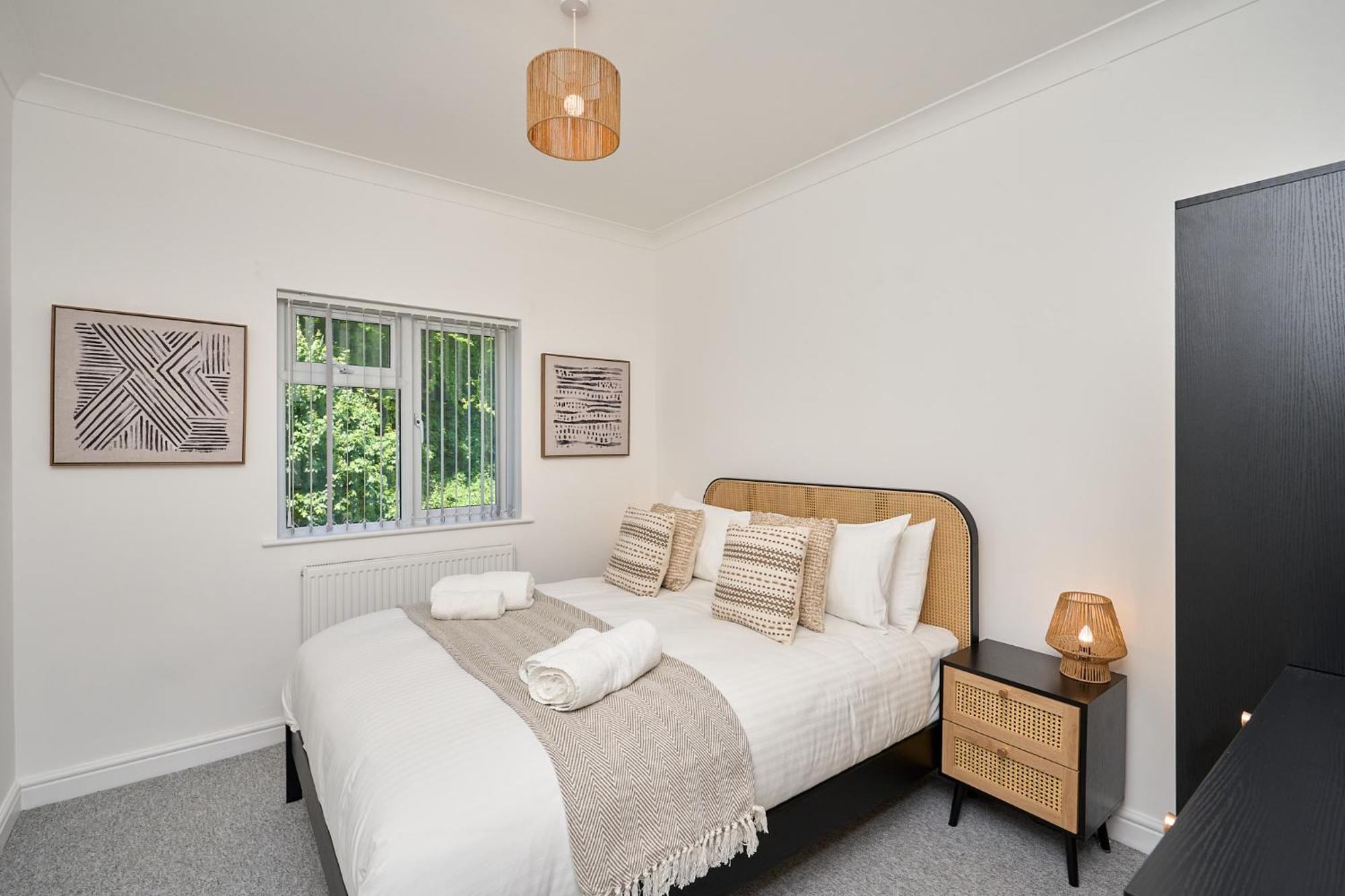Spacious 1 Bed Apt - Stunning Views & Private Parking - 5 Mins To Beach - Dog Friendly - Close To Ventnor, Shanklin & Sandown - Ideal For Friends, Families & Business Travellers - Sleeps Up To 4 Guests - Managed By "Greenstay Serviced Accommodation" Bonchurch Esterno foto