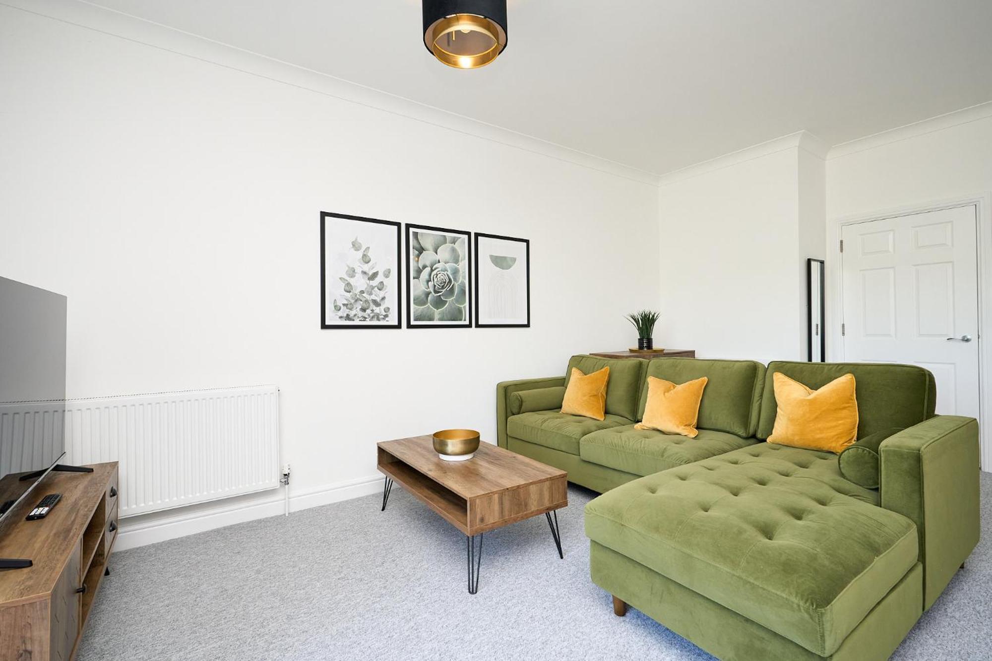 Spacious 1 Bed Apt - Stunning Views & Private Parking - 5 Mins To Beach - Dog Friendly - Close To Ventnor, Shanklin & Sandown - Ideal For Friends, Families & Business Travellers - Sleeps Up To 4 Guests - Managed By "Greenstay Serviced Accommodation" Bonchurch Esterno foto
