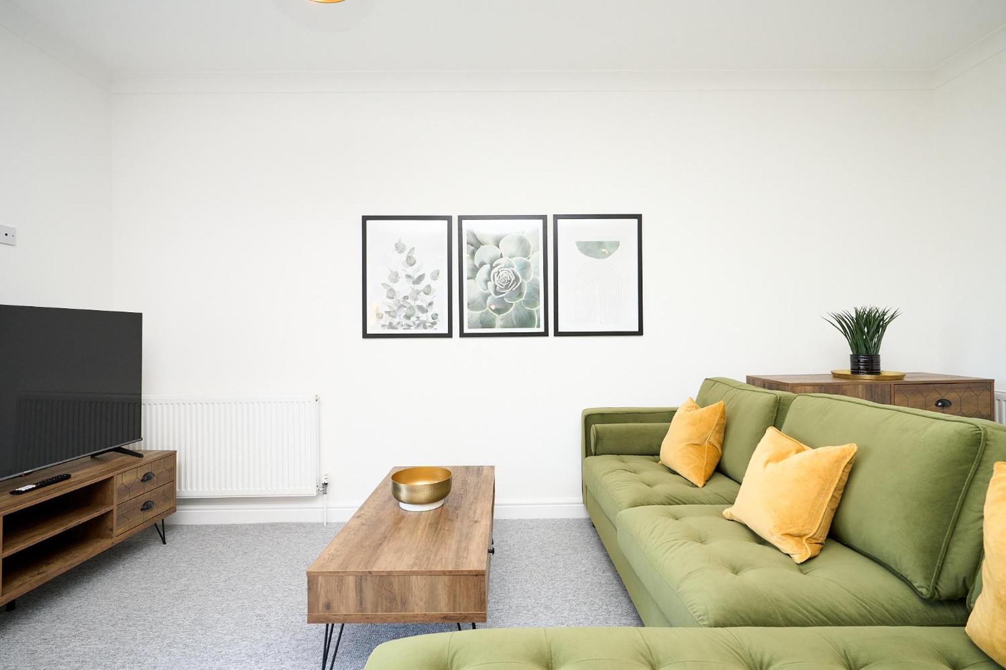 Spacious 1 Bed Apt - Stunning Views & Private Parking - 5 Mins To Beach - Dog Friendly - Close To Ventnor, Shanklin & Sandown - Ideal For Friends, Families & Business Travellers - Sleeps Up To 4 Guests - Managed By "Greenstay Serviced Accommodation" Bonchurch Esterno foto
