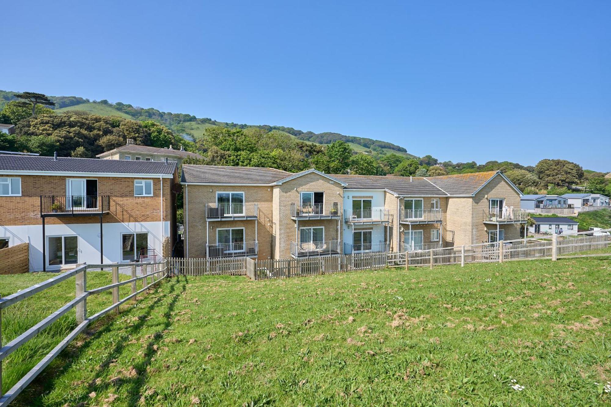 Spacious 1 Bed Apt - Stunning Views & Private Parking - 5 Mins To Beach - Dog Friendly - Close To Ventnor, Shanklin & Sandown - Ideal For Friends, Families & Business Travellers - Sleeps Up To 4 Guests - Managed By "Greenstay Serviced Accommodation" Bonchurch Esterno foto